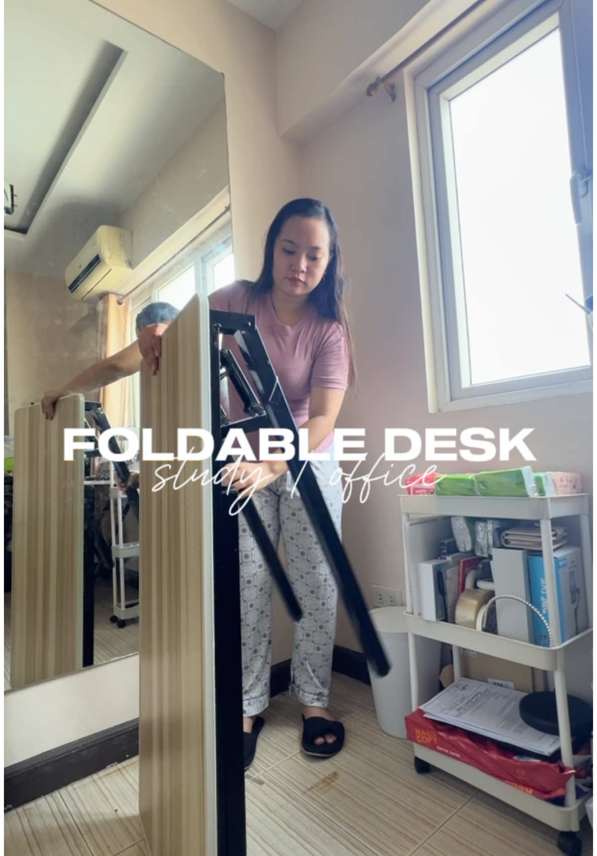 Replying to @?????  Halos isang taon na sakin to💓 Sobrang tibay!! #foldabledesk #studytable #study #tableforroom #computertable #table 