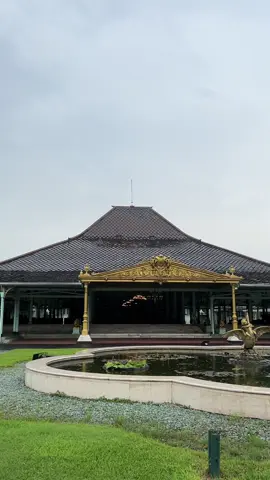 Exploring the beauty and history of Pura Mangkunegaran 🤩 #puramangkunegaran #exploresolo #CapCut 