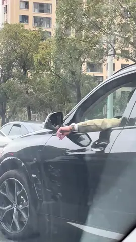 春節堵車啦😫 #春節出行 #堵車 