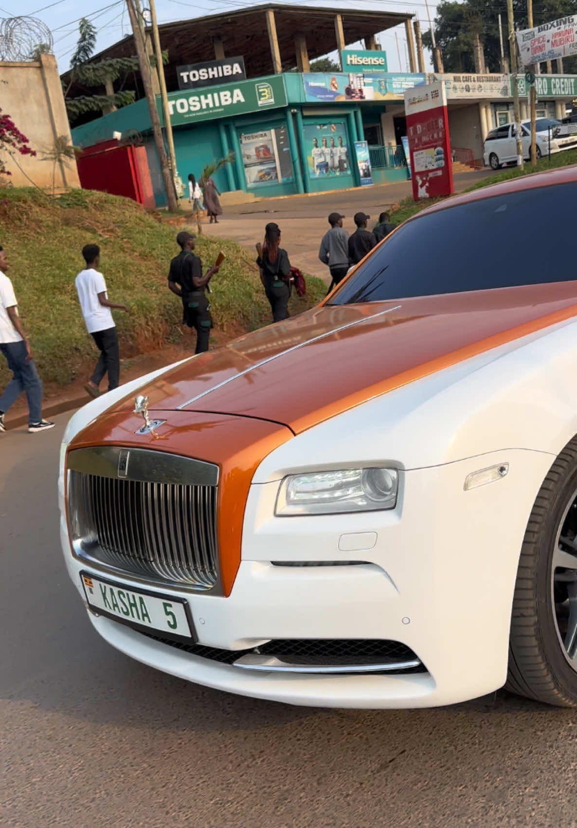 can someone tell me who the owner of this cars is? nothing can beat the presence of this 🚔 #ghost #rollsroyce #luxurycar #cars #cartok #carspotter #fyp #foryou