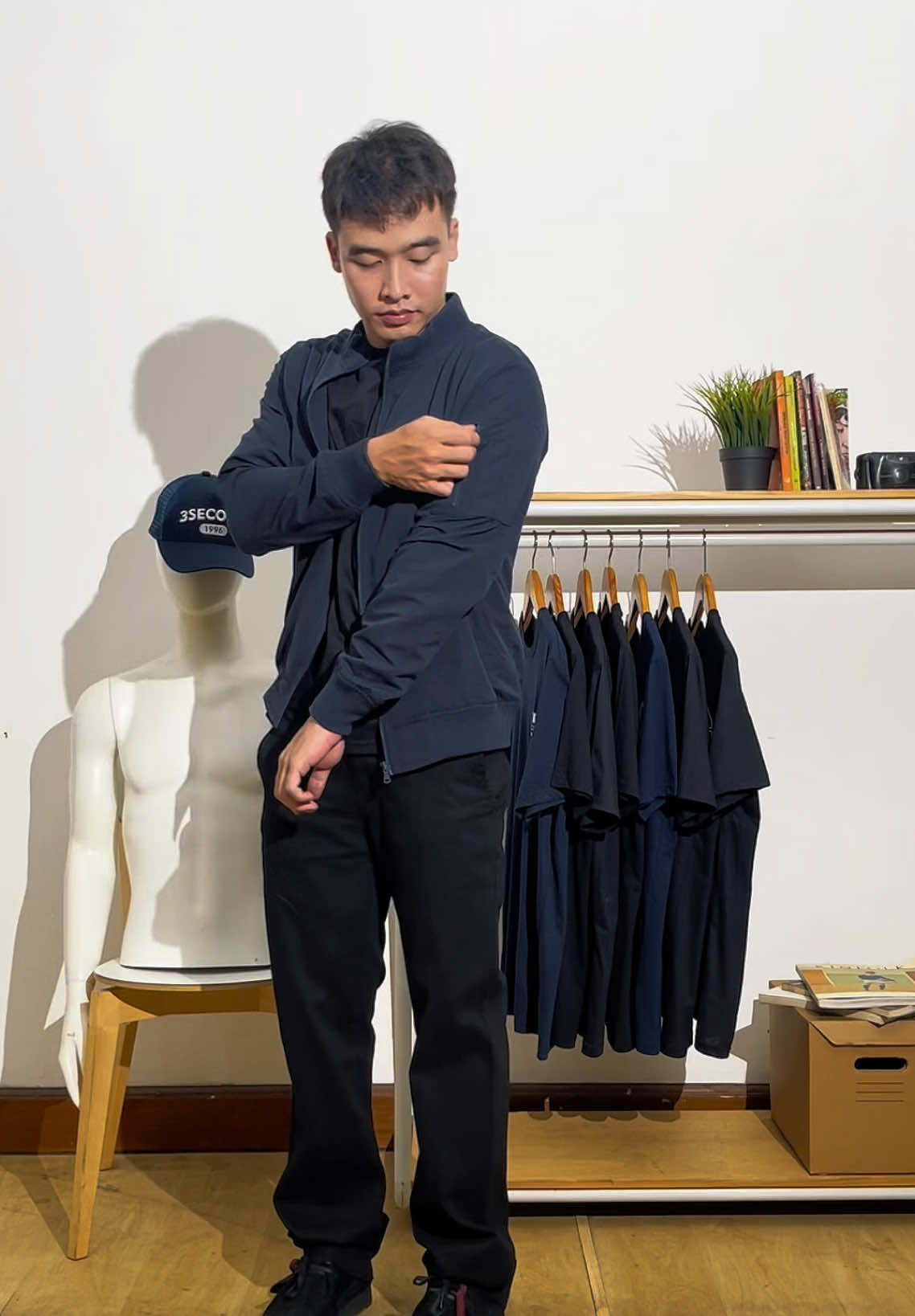 Ubur-ubur ikan lele Ya kali gak checkout lee 😂 Mana pocket jaketnya safety banget pake sleting di bagian lengan 😍 #greenlight #jaketkeren #uburuburikanlele #jaketpria #jacket #tiktok 