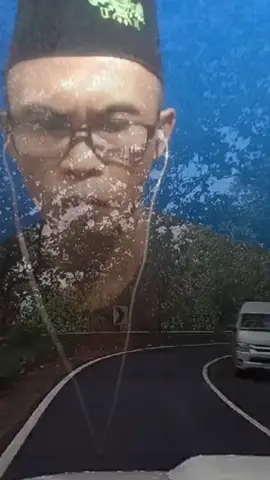 #Dibelakangku 