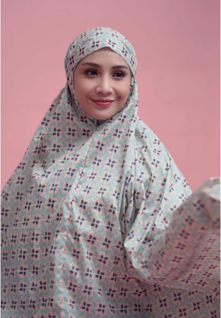 Mukena ‘Soulful Bright’ Collaboration from @Alif Modern Wear x NASL by Nagita Slavina is Out!  27 hari menuju Ramadhan, persiapkan diri dan keperluan penunjang Ibadah kamu sekarang!  #SoulfulBright #NASLbyNagitaSlavina #ALIFXNASL #alifmodernwear #ramadhan 