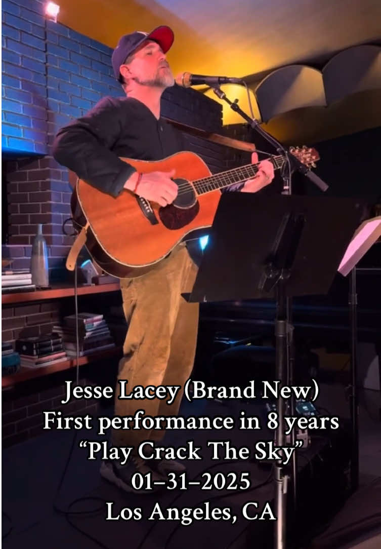 Jesse Lacey [BRAND NEW] first semi-public show in 8 years — 01/31/2025 — Los Angeles, CA #jesselacey #brandnew #brandnewrock #brandnewband #7years #thedevilandgodareraginginsideme #tdagarim #dejaentendu #playcrackthesky #deja #losangeles #silvertop #silverlake #indie #emo #alternative #punk #poppunk #sciencefiction #jesselaceyconcert #jesselaceyshow #concert #show 