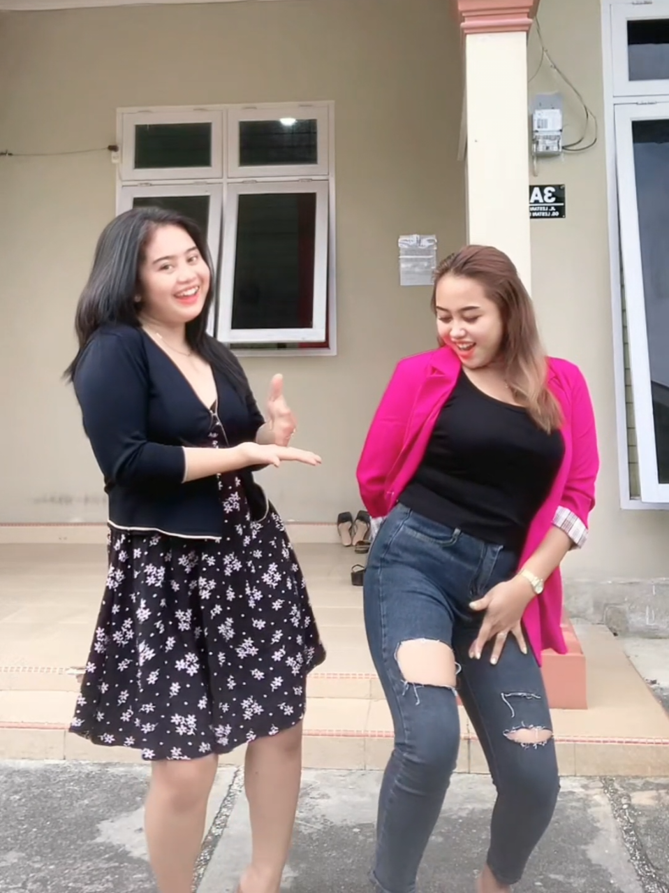 Asyik #aliyahh #idamanmu #gemoy #trendingvideo #goyangtiktok #soundtrending #viralvideo #manispedesngegigit #xyzabc #viraltiktok #wanitaidaman 