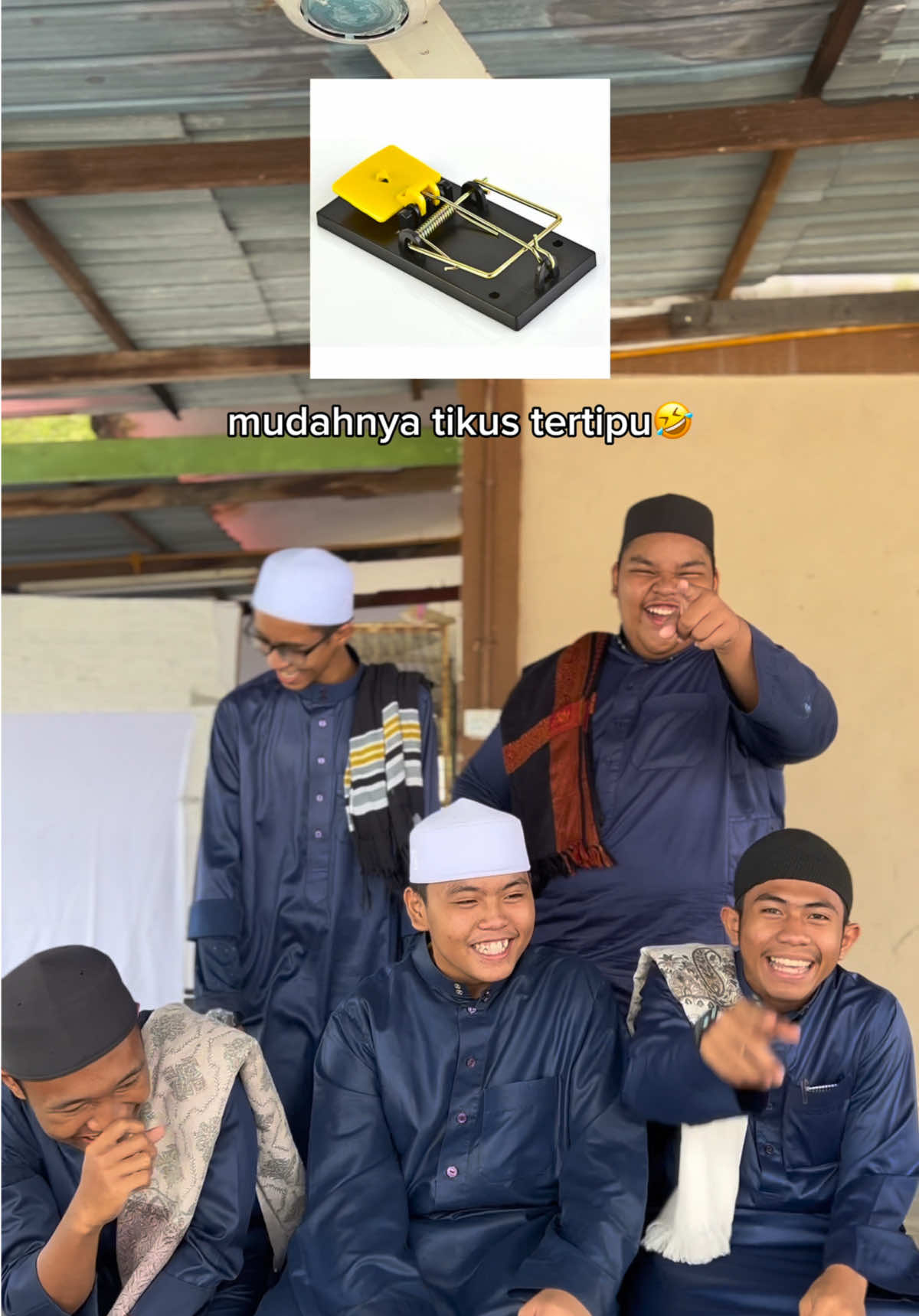 “setiap aplikasi ini tiada hukumnya pun,yang menjadikan hukum atas aplikasi tersebut adalah dgn apa yang ter isi di dalammya” sama2 kita ambil iktibar🥰🤲🏻 #maahadtahfizanwarulhuda #fypシ #4u #xzybca 