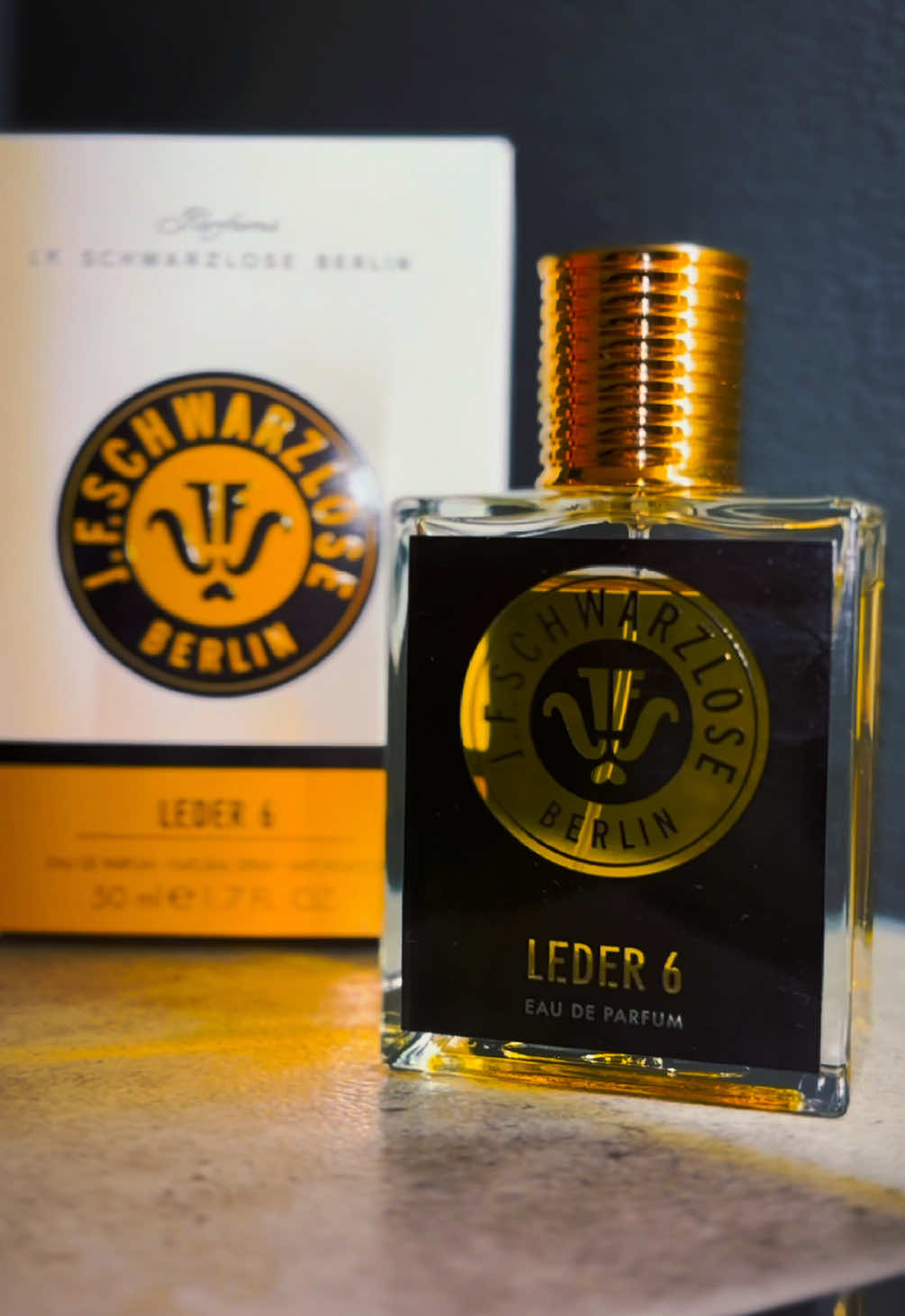 LEDER 6 VON @J. F. Schwarzlose Berlin 🖤💨🥛 #viralvideo #viral #foryourpage #fyp #fy #trending #trend #tiktok #goviral #parfumo #parfüm #parfum #fragrance #jeremyfragrance #duft #scent #männerparfum #parfumtiktok #parfumviral #gutriechen #düfte #fragrance #LearnOnTikTok #funny #Love #motivation #inspiration #tutorial #beauty #schwarzloseberlin 