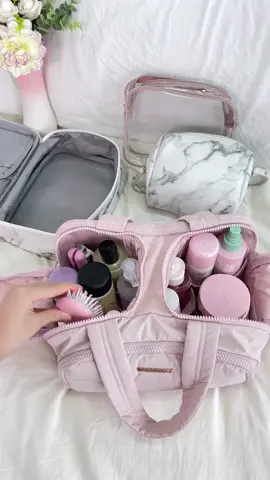 Found my fav cosmetic bag!🥳This Bagsmart toiletry bag is a must have 😍 Not only does it have a large capacity, it’s also waterproof, aren’t you excited?🫶🏻💖😍#bagsmart #toiletrybag #waterproof #largecapacity #whatsinmybag #cosmetics #bagshare 
