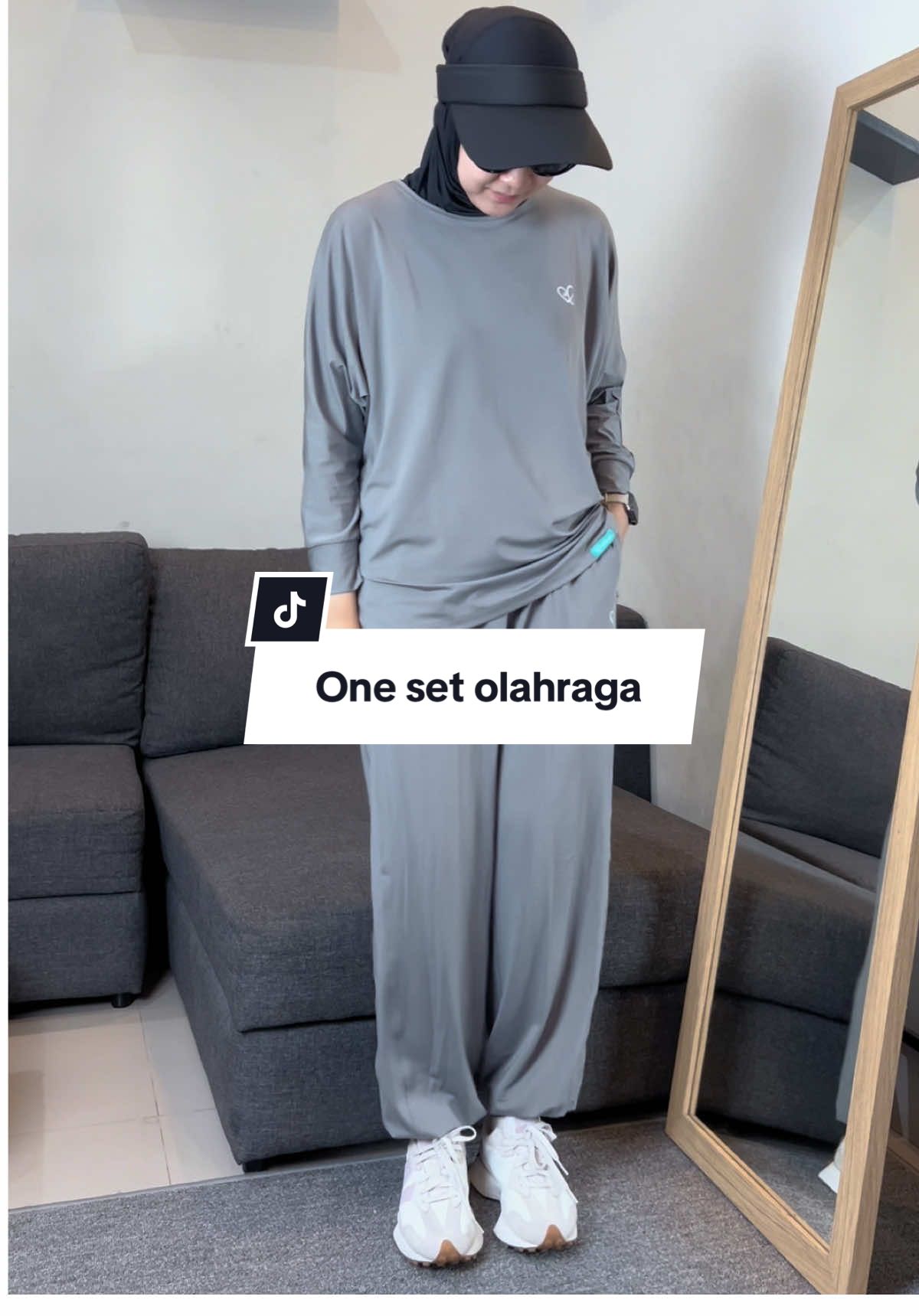 rugi nih ga CO 🫵🏻🫵🏻😋 mumpung lagi 2.2.. bisa beli one set atau kepisah yaa guys! Cek keranjang kuning 🛒 #onesetolahraga #setolahraga #outfitolahraga #bajuolahraga #bajuolahragawanita #outfitolahragahijab #ootdolahraga #fyp 