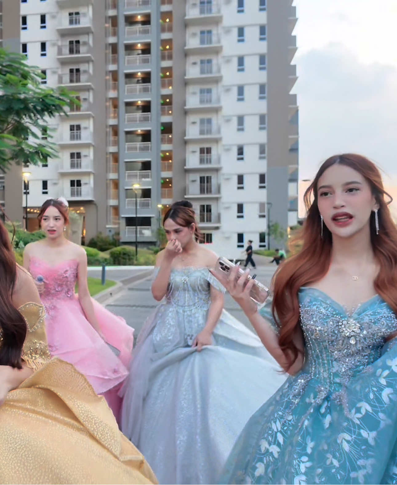 nakagown sa public😩 nakakahiyaaaaaa! watch fullvideo now on YT: Sabby and Sophia #sabbyandsophia #marietwins🐵👭 #fyp 