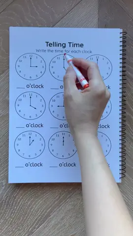 Learning to Tell Time: O’Clock Basics for Kids ✅💯 #math #education #maths #tellingtime #mathforkids #tiktokmath 