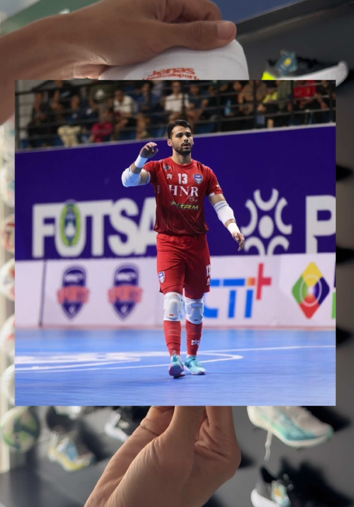Kneepad jonas v2 classic.  Kneepad nyaman sudah banyak dipakai pemain futsal pro league.  Harga 100 an rb aja #lakumsportid #jonas #kneepadjonasv2 #kneepadjonas #jonasclassic 