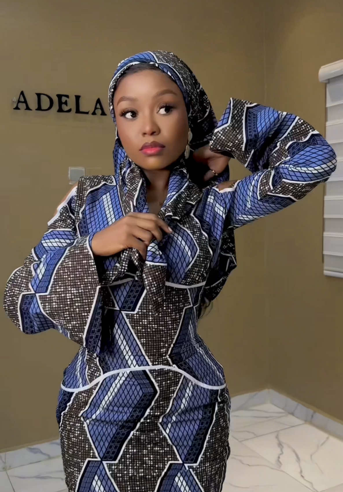 Short clip on how i tie some of my scarfs 🩷 Outfit; adela kiel  #howtotiescarf #ankara #ankarastyles 