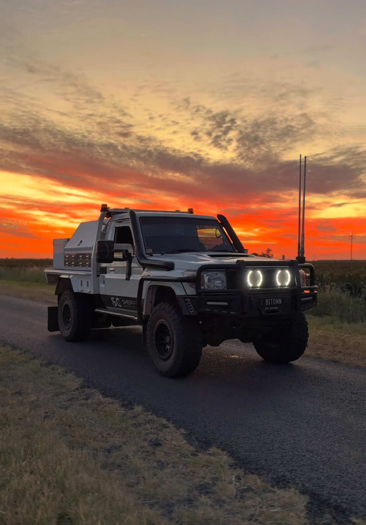 Queensland sunsets 🔥 #agriculture #landcruiser #workrig #sunset 