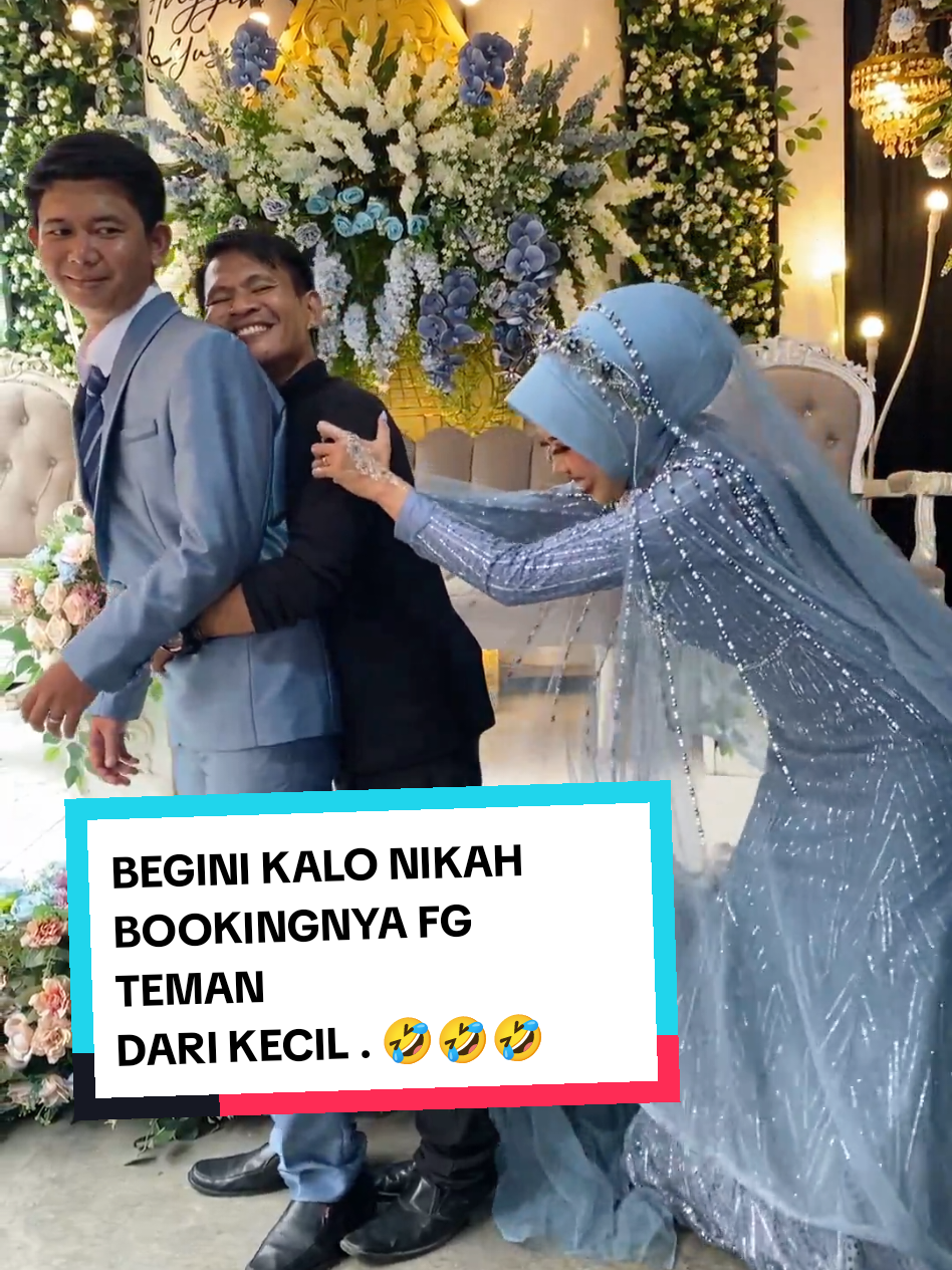 Begini jadinya kalo fotografernya teman dari kecil 😂 #weddinghits #weddingtegal #tegalhits #fyp #weddinglucu #weddingviral #photography #rinmotret #weddingviral #シンガポール  the wedding of @anggie_mrlina  & Yusuf 