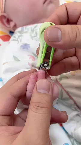 I lagi prefer yg ni dari elektrik punya. Rasa lagi selamat🤣 #fyp #babynailtrimmer #manikur #bayi 