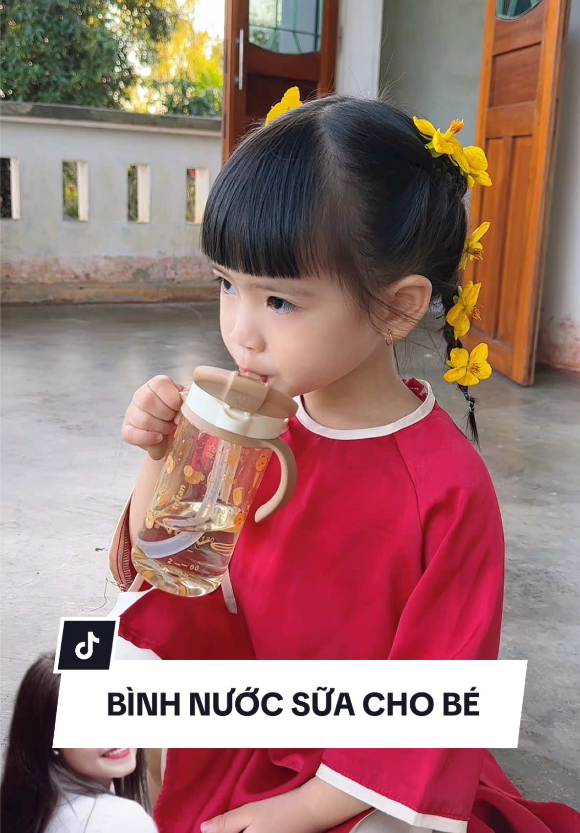 Bình nước Tritan này xài thích lắm mom. Bền, dễ uống lại dễ vệ sinh. Và xinh cực luôn ó #mesam #xuhuong #binhuongnuoc #binhuongnuocchobe #binhhutnuocchobe #evorie 