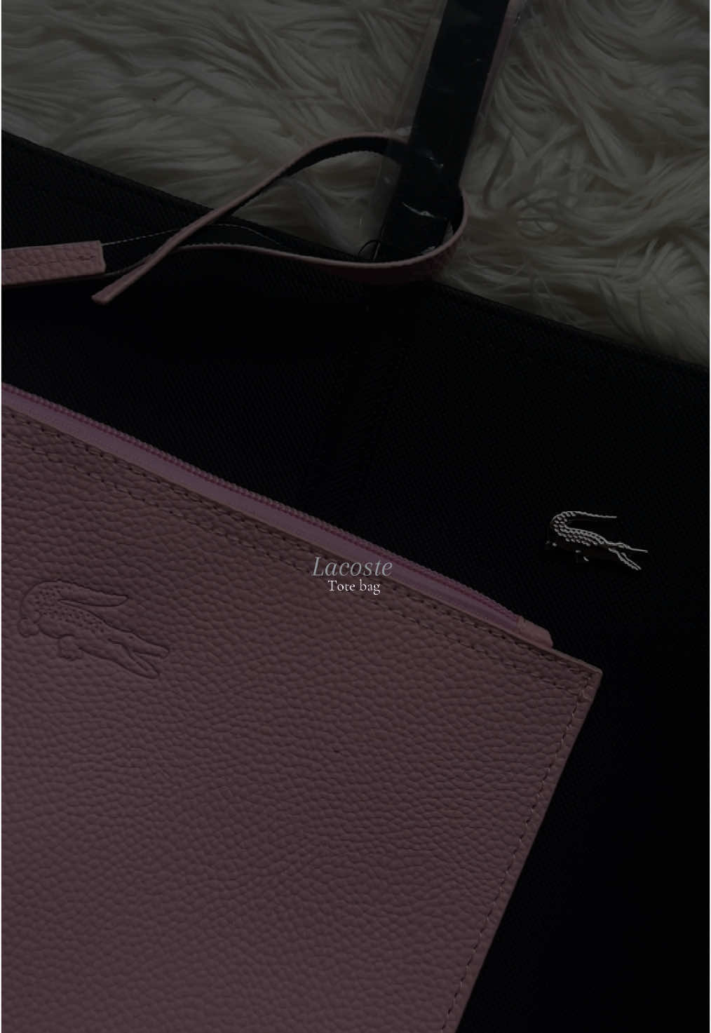 Attention to detail 🤌🏾✨#valentinesdaygiftideasforgirls #lacostelargereversibletotebag #lacostetotebag #reversibletotebag #bagsforuniversity 