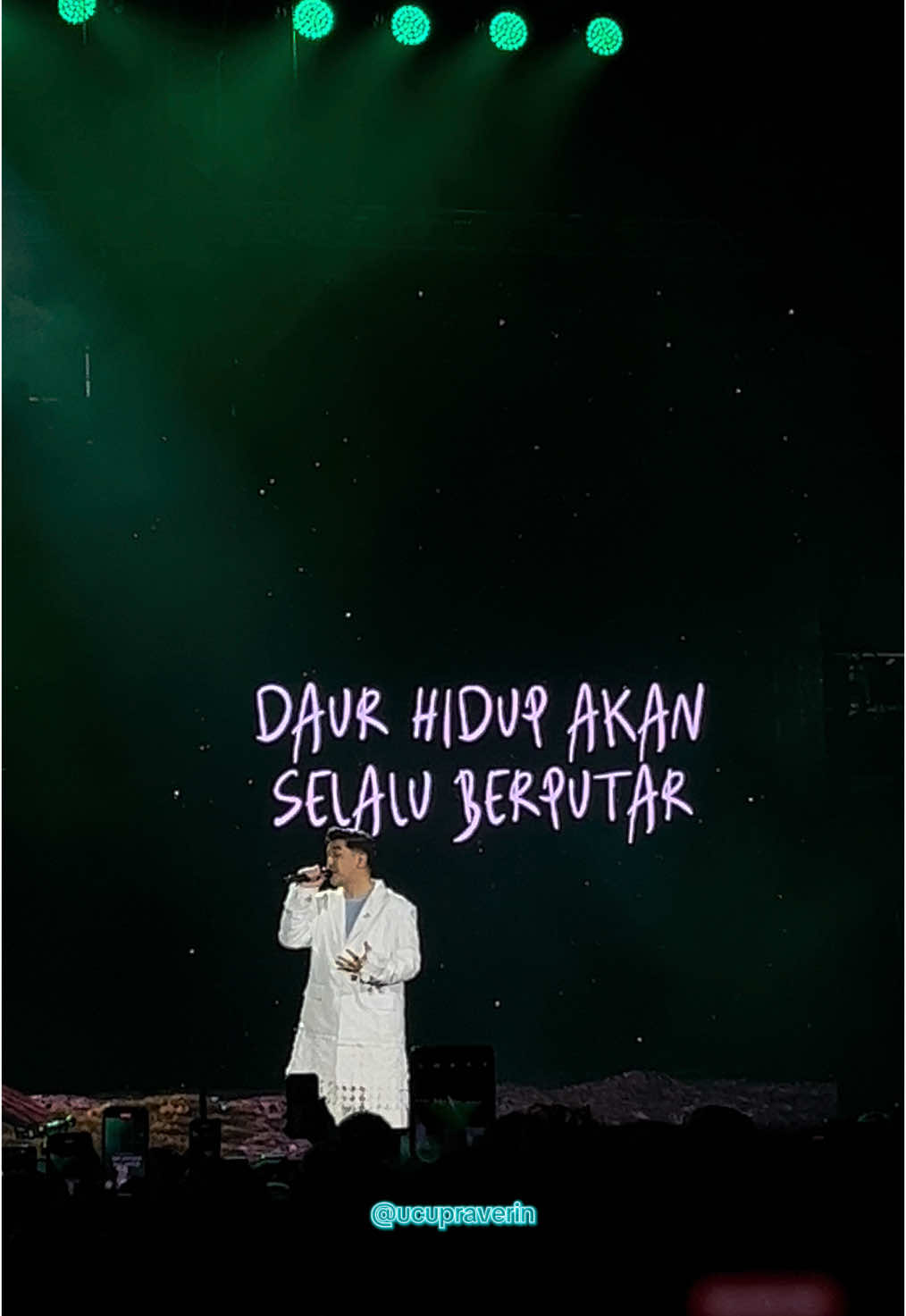 Lagu yang jadi pengingat untuk selalu bertahan.  @Donne Maula #konserbingahyura #daurhidup 