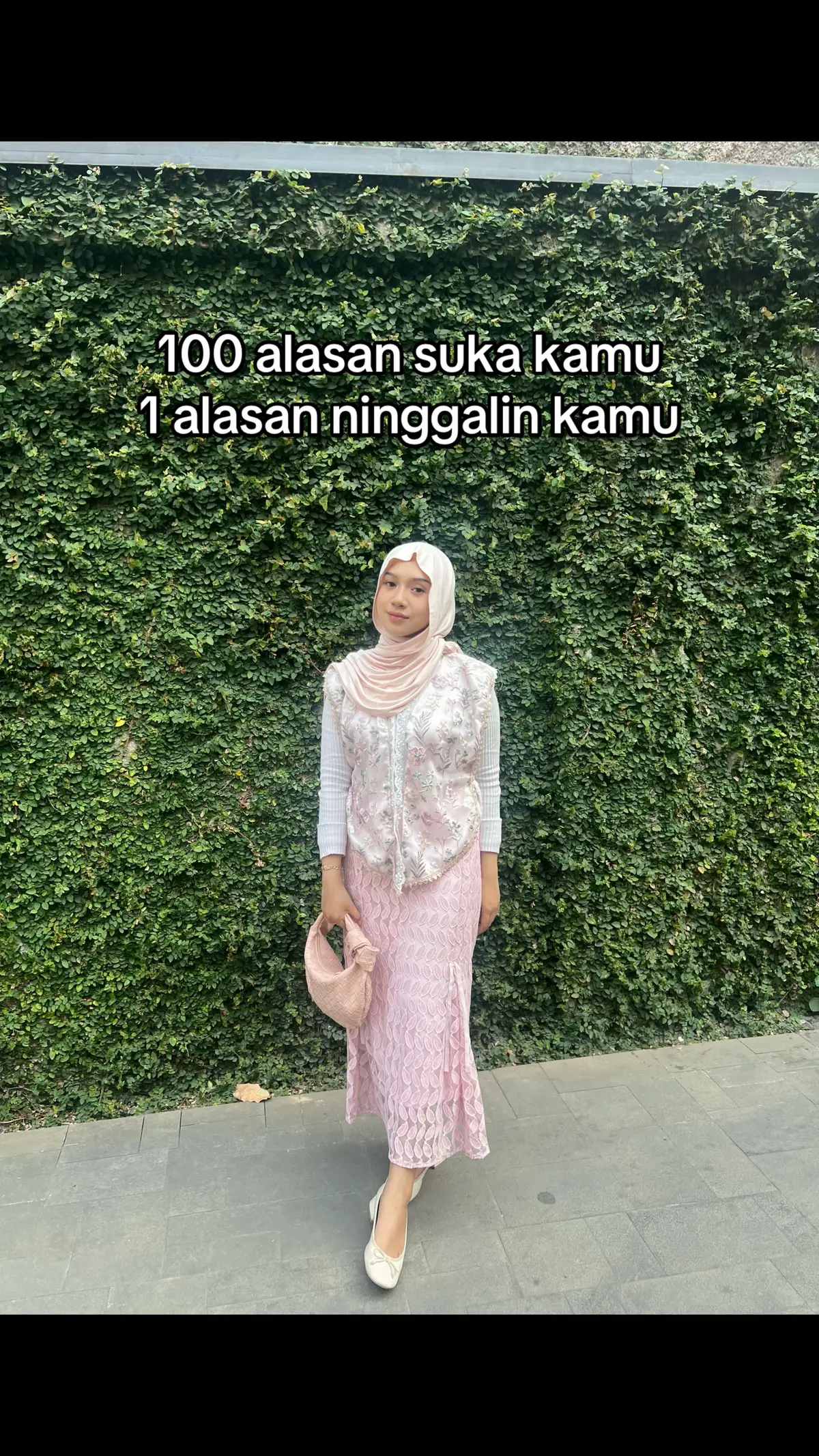 100 alesan , kenapa? karena 1. baiknya 2.cantiknya 3.senyumnya 4.ketawanya 5.moodnya 6.ramahnya 7.sopan 8.gigi kelincinya 9.mata lucunya 10.hidung mancungnya 11. Tinggi badanya 12. wanginya 13. always suport 14. fast respon 15. call 24/7 16. sleepcall evrywhre 17. usahanya 18. humblenya 19. manja 20. suka kucing 21. penurut 22. sayang keluargaku 22. sayang keluarganya 23. pendengar baik 24. pekerja keras 25. strict parent 26. baik ke semua orang 27. gapernah perhitungan 28. jajanya kamu 29. ga ego 30. setia 31. kadang aneh 32. mood swingnya 33. suaranya 34. welcome ke aku 35. terima apa adanya 36. stay positif 37. ga muluk muluk  38. baik hatinya 39. simpatinya ke semua orang 40. strong woman 41. alisnya 42. gapernah cape 43. kalo lagi marahan cepet baikan 44. kerja kerasnya 45. royal  46. masi bisa maafin cwonya 47. care 48. marahnya 49. bawelnya 50. typingnya 51. jadi contoh baik  52. gapernah aneh aneh 53. beraninya kamu 54. randomnya 55. bulu matanya 56. positif vibes 57. hematnya kamu 58. pinter 59. gapernah malu ngenalin cwk ny 60. usaha jadi moodboster aku 61. pipinya 62. gapernah kasar 63. gapernah toxic 63. lembut 64. penyayang hewan 65. masakanya 66. selalu ngabarin 67. bisa diajak becanda 68. jokes nya receh 69. ngambeknya 70. ke tiba tibaanya 71. ga mandang temen 72. seblak lover 73. style kamu 74. doa untuk kita 75. ngasih aku banyak kesempatan 76. pencapaian kamu sekarang 77. tujuan kamu sekarang 78. bisa jadi rumah 79. kulit kamu 80. kiyowo 81. kamu suka ngopi 82. tanggung jawabnya 83. berani berubah 84. wangi khas kamu 85. cerianya 86. kamu keren 87.  gapernah hilang kabar 88. buat aku ngerasa penting 89. effortnya 90. perjuanganya sampe sekarang 91. komitmenya 92. penyemangat 93. jarang ngeluh 94. kuat 95. imutnya 96. rajin nabung 97. 1 frekuensi 98. nurut di keluarga 99. rajin shalat 100. gapernah lupa sama temen lamanya alesan ninggalin? 1. no sampe kapanpun @uby 