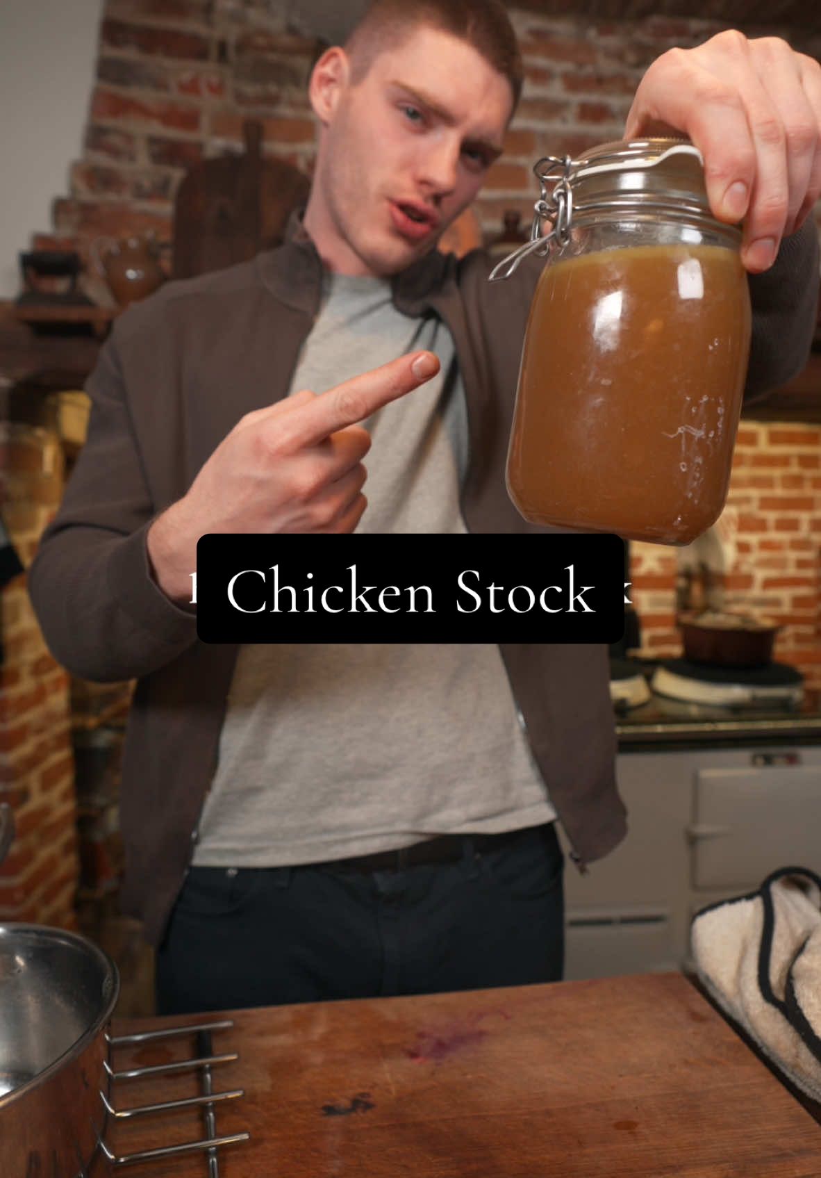 Save your chicken bones for stock!🔥 Recipe: - chicken bones/carcass - carrots, celery, onion (leeks & mushrooms works too) - bay leaf, thyme, garlic, peppercorns - water to cover the bones 1. Add everything to a pot and bring to a light simmer (to purify you can skim off the scum from the top) 2. Now leave from anywhere 3-12 hours - I like to leave it at 150 degrees C for 4 hours, you can simmer on low on your hob or use a slow cooker for 4-6 hours! 3. Strain all of the bits off through a sieve and/or cheese cloth 4. Add to a jar, refrigerate for up to a week or freeze for 3 months #chickenstock #fromscratch #foodwaste 