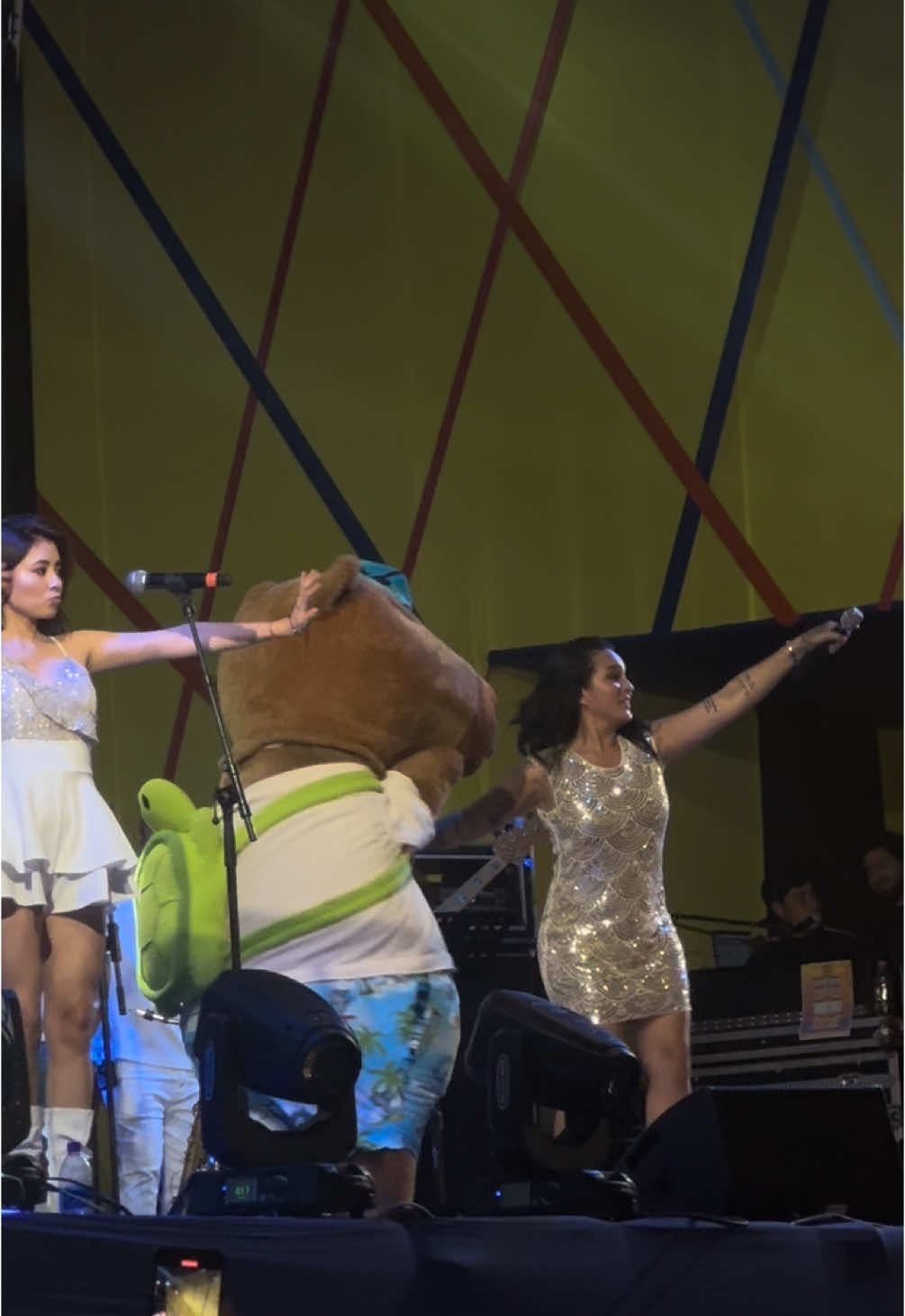 DÓNDE ESTÁ LA MANCHA MÁS ALEGRE. @Daniela Darcourt y el capibara 🤣 #somosfilo #danieladarcourt #sonamores 