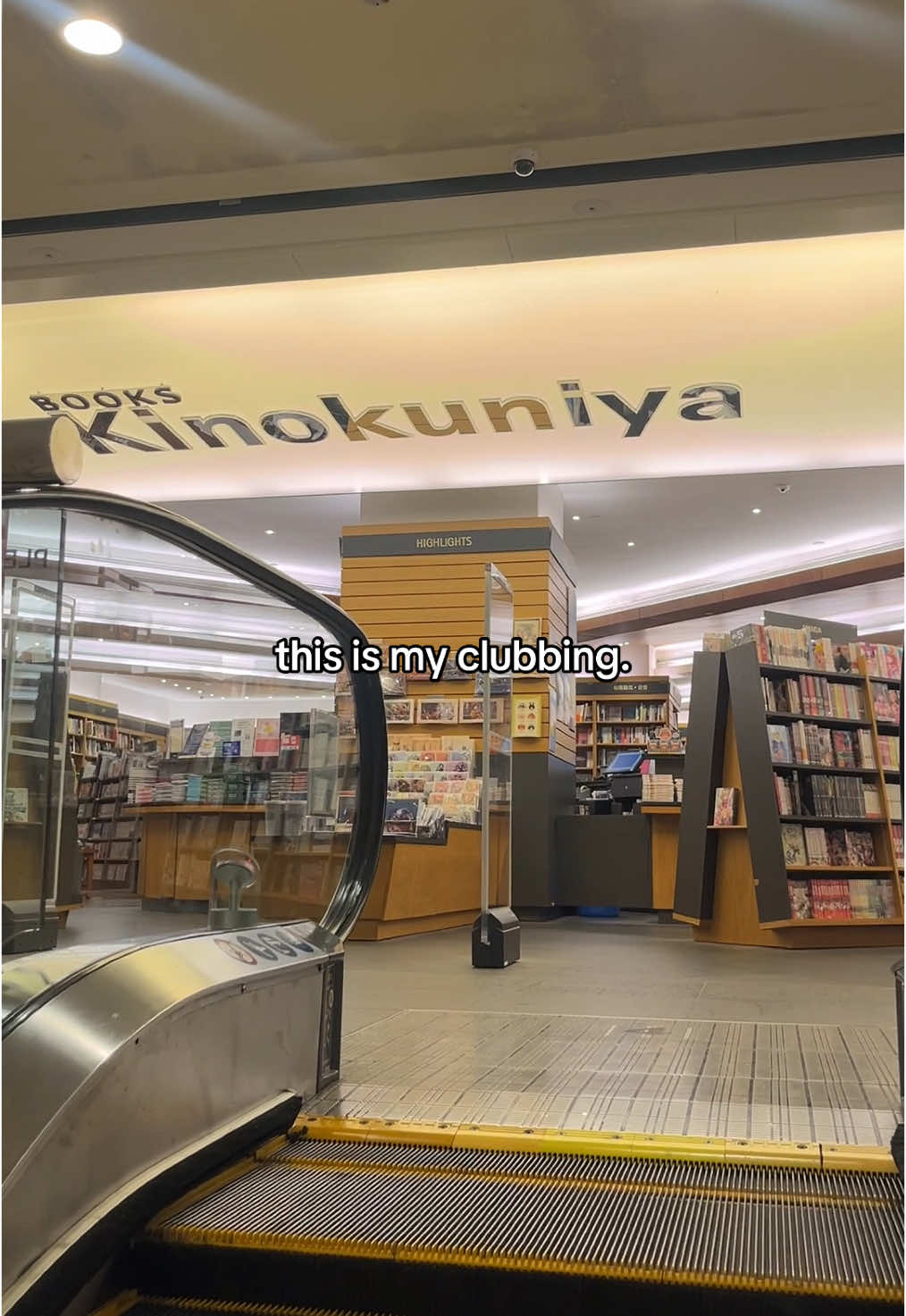 The beat drops at the thriller section!🥵 #bookshopping #kinokuniya #booktokfyp #readersoftiktok #bookgirlies 