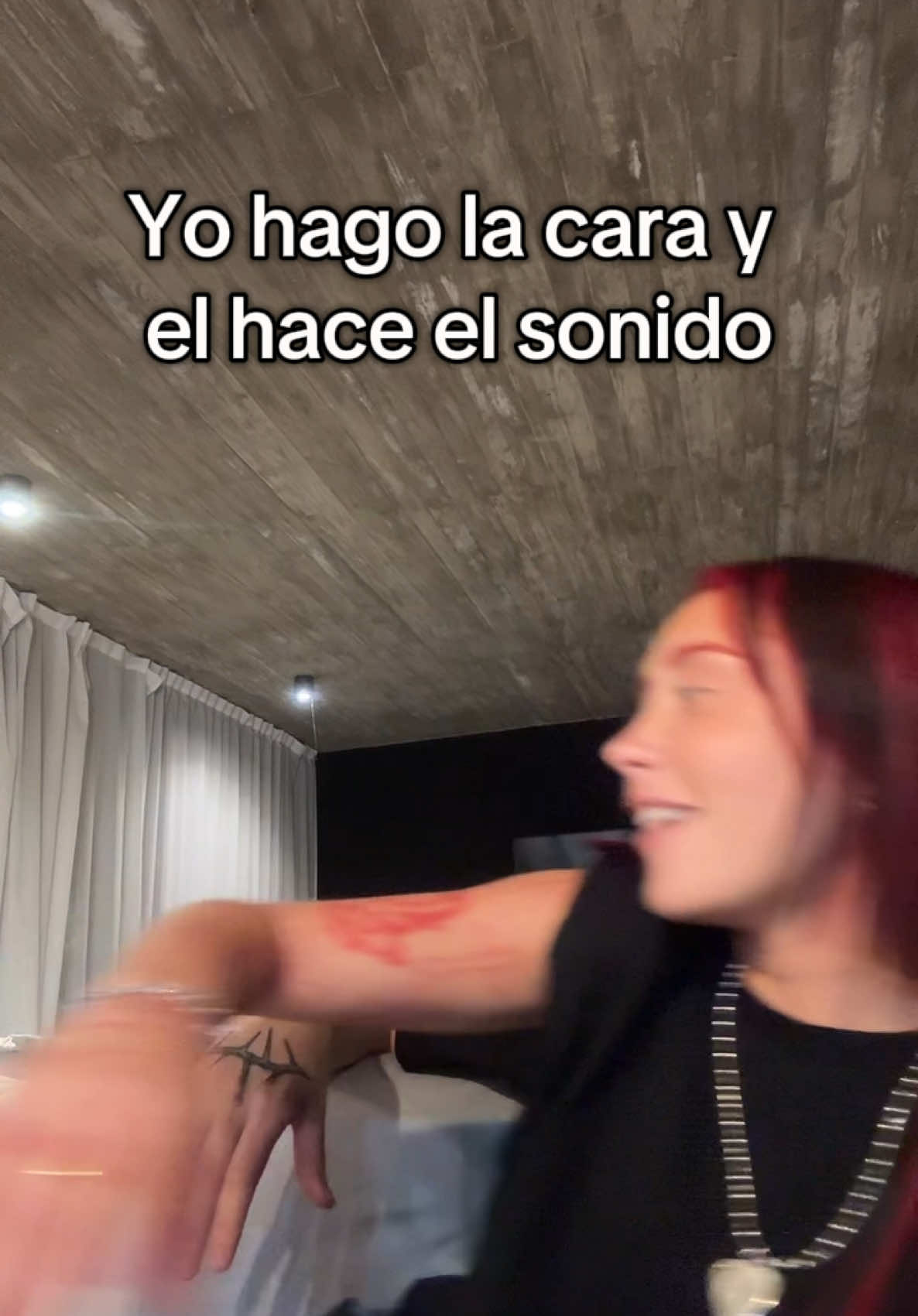 Pobrecito nose como me aguanta jajajja 