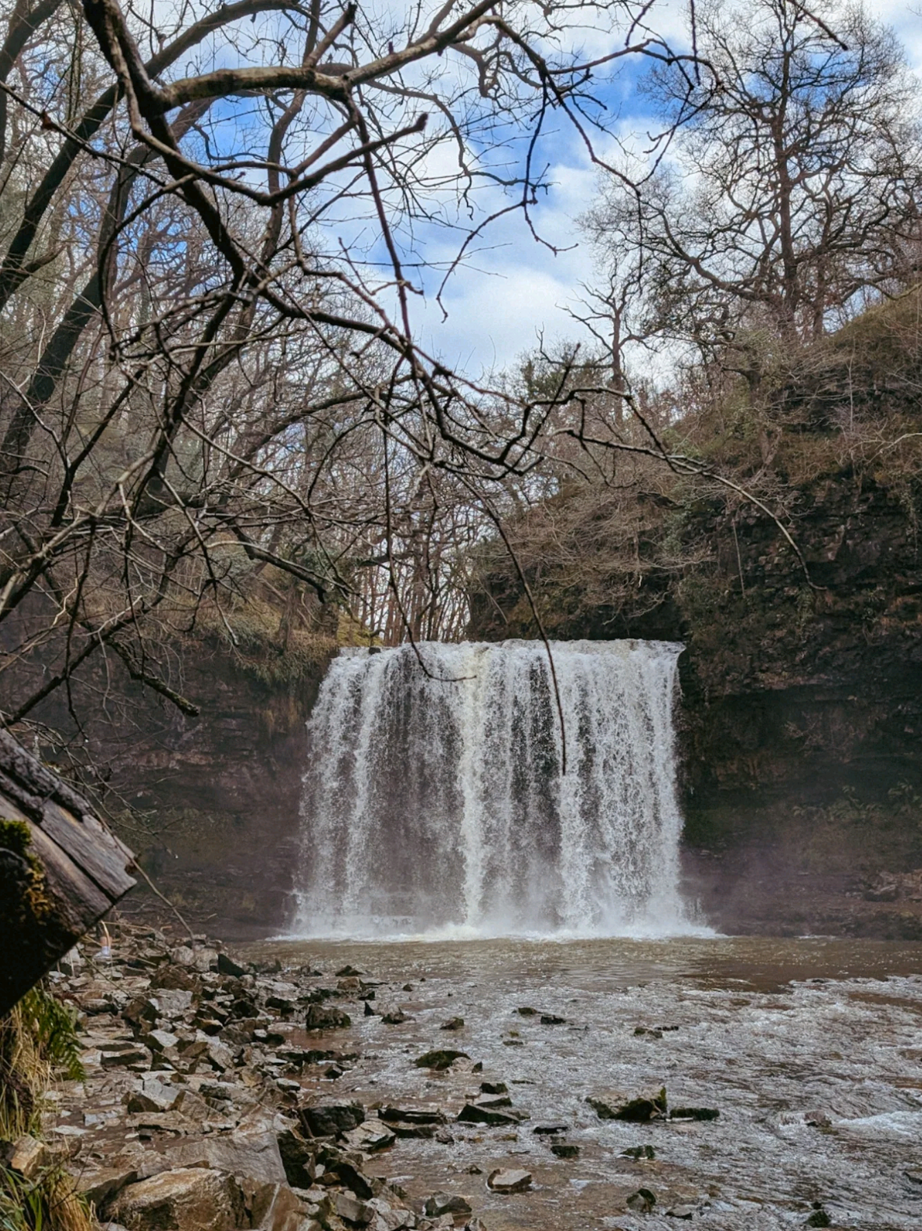 Join me on the Four Waterfalls Walk in Bannau Brycheiniog (Brecon Beacons), Wales 📍 #fourwaterfalls #fourwaterfallswalk #bannaubrycheiniog #breconbeacons #Wales #welshwalks 