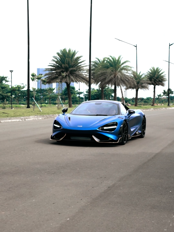 MCLAREN 765LT Spider 🔥🔥🔥 2021 (Used) ODO: 1.xxx km OFF THE ROAD #mclaren #mclaren765lt #765ltspider #luxurycars #supercars #sportcar #jualpremiumcar #jualmobilcbu #dplusautocollection #dontdreamitdriveit 