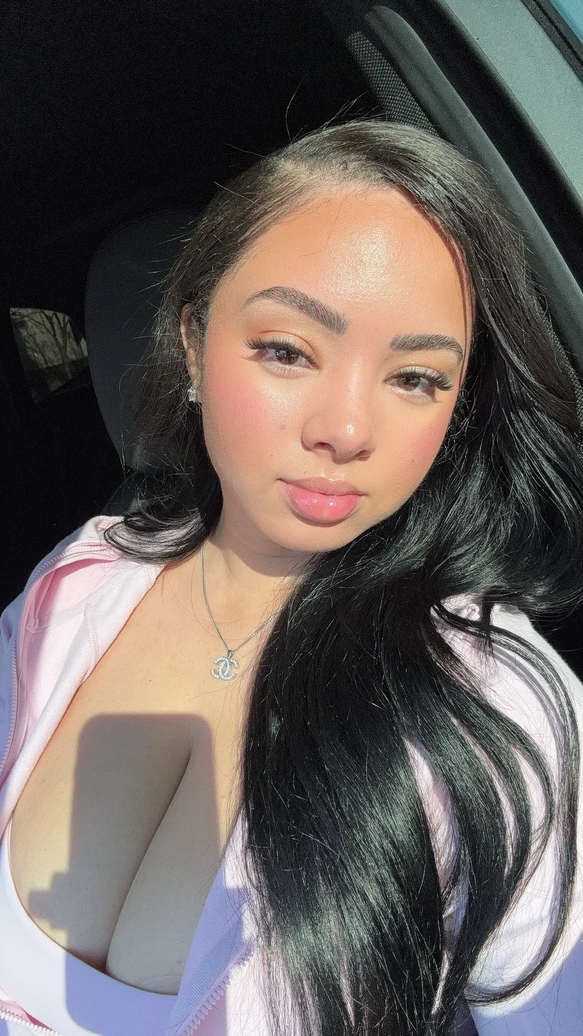 Going through my drafts this Sunday Morning.  #prettygirls #fypシ #fyp #drafts #pink #selfie #attitude #carselfie 