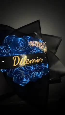 Dilemin🤍#flowers #foryoupagе #fördig #fyp #pinkroses #SmallBusiness #redroses #foreverroses18 #valntinesday #fürdich #viral_video #whiterose #dilemin 