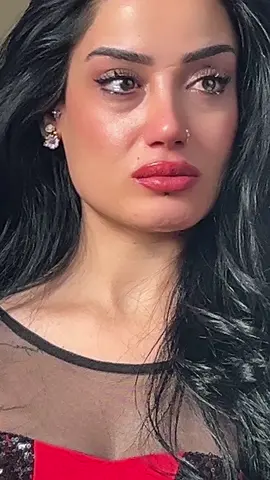 Belkide her şeyi kabullenip hayatı akışına bırakmak lazım. Zorlamak bazen çözüm değildir. Ve zorla olan hiçbir şey güzel değildir…..