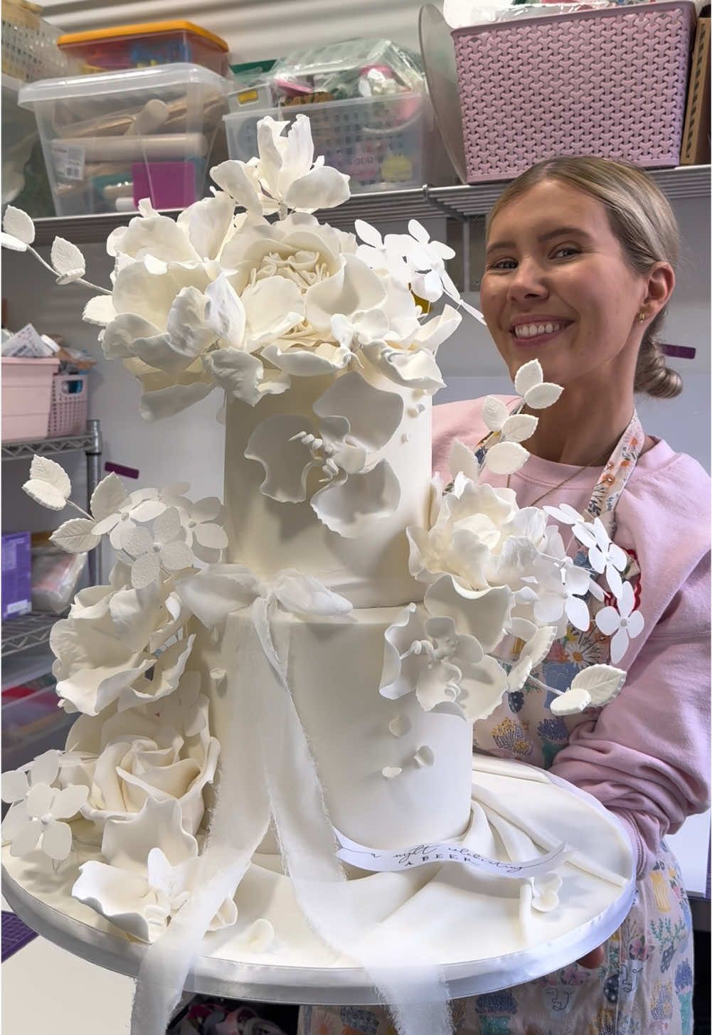 just so elegant ✨✨✨ #fyp #caketok #baker #cakedecorating #cakedesign #cake 