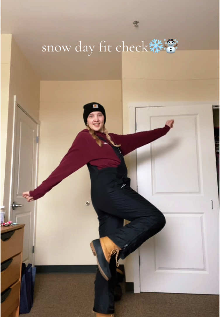 we finally got snow ☃️❄️💙 I looks so puffy from all the layers! #snow #fitcheck #outfitinspo #nike #carhartt #target #microinfluencer #snowfitcheck 