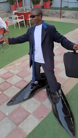 giant shoe 
