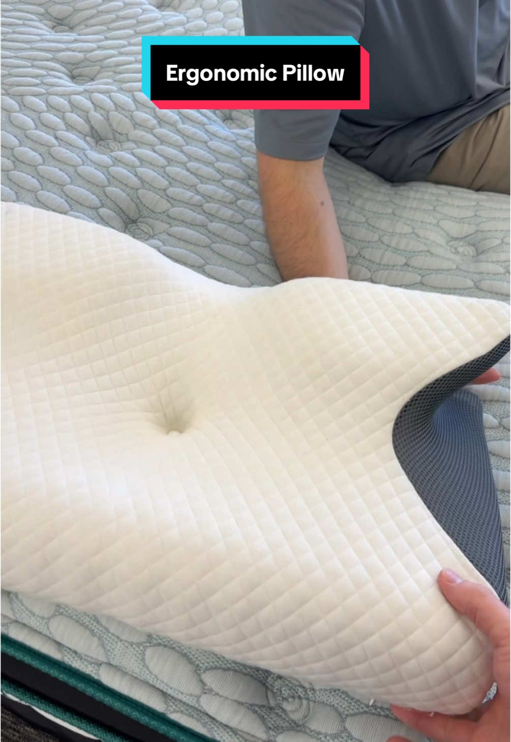 Ergonomic Pillow ☁️ #ergonomicpillow #neckpillow #comfypillow 