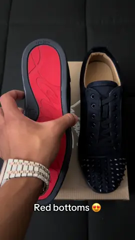 Red bottoms😍 #redbottoms #shoes #alucines #alucin #paratii #parami #zapatos #fyp #viralvideo #boutique #zapatos #blowthisup #fresita 
