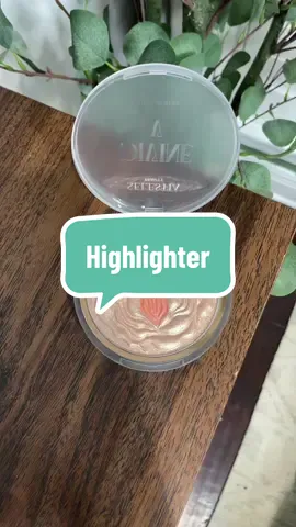 This flower highlighter is my new favorite! I love the colors and go perfectly with my makeup routine! #highlighter #makeuphighlighter #makeup #makeupblush #blush 