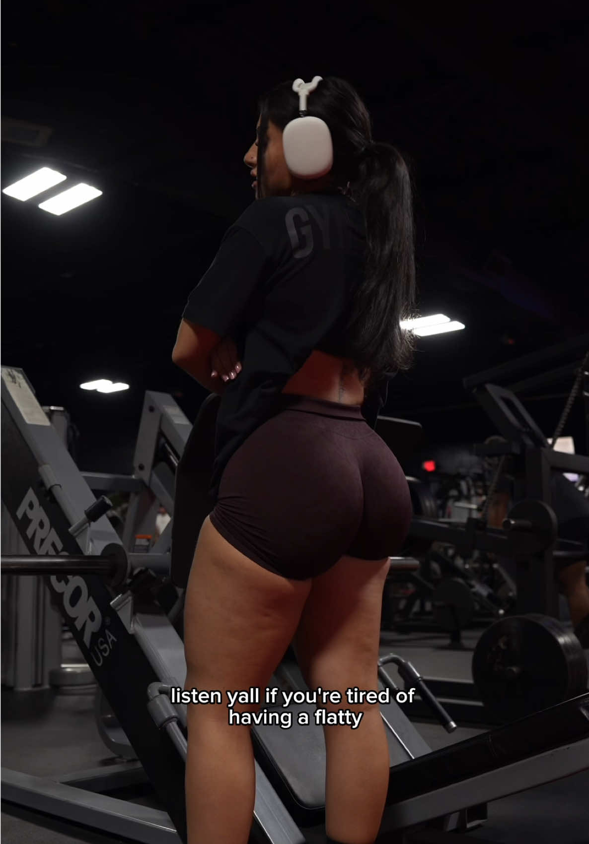 Let’s build our glutes!! Mic’d up glutes and hammies for my babesssss 🍑🤍🙈 @Gymshark | code HUDA @ehplabs | code HUDA workout details: box squat 4x10-12 rdl 3x12 sumo leg press 3x15 cable clamshells/kickback super set 4x12,12 glute focused hyper extension 4x15 #glutedayworkout #gluteday #legday #legdayworkout #gymhacksforwomen #workoutsforwomen #micdupworkout #micdup #funny #relatable #foryou #fyp #foryoupage