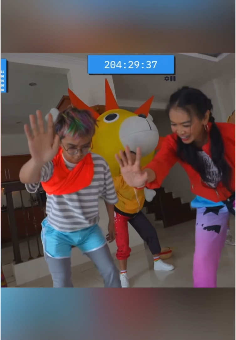 momen aaa clan di bangunin ibu-ibu zumba #rezaarap #rezaoktovian #aaaclan #podcastclips #zumba 