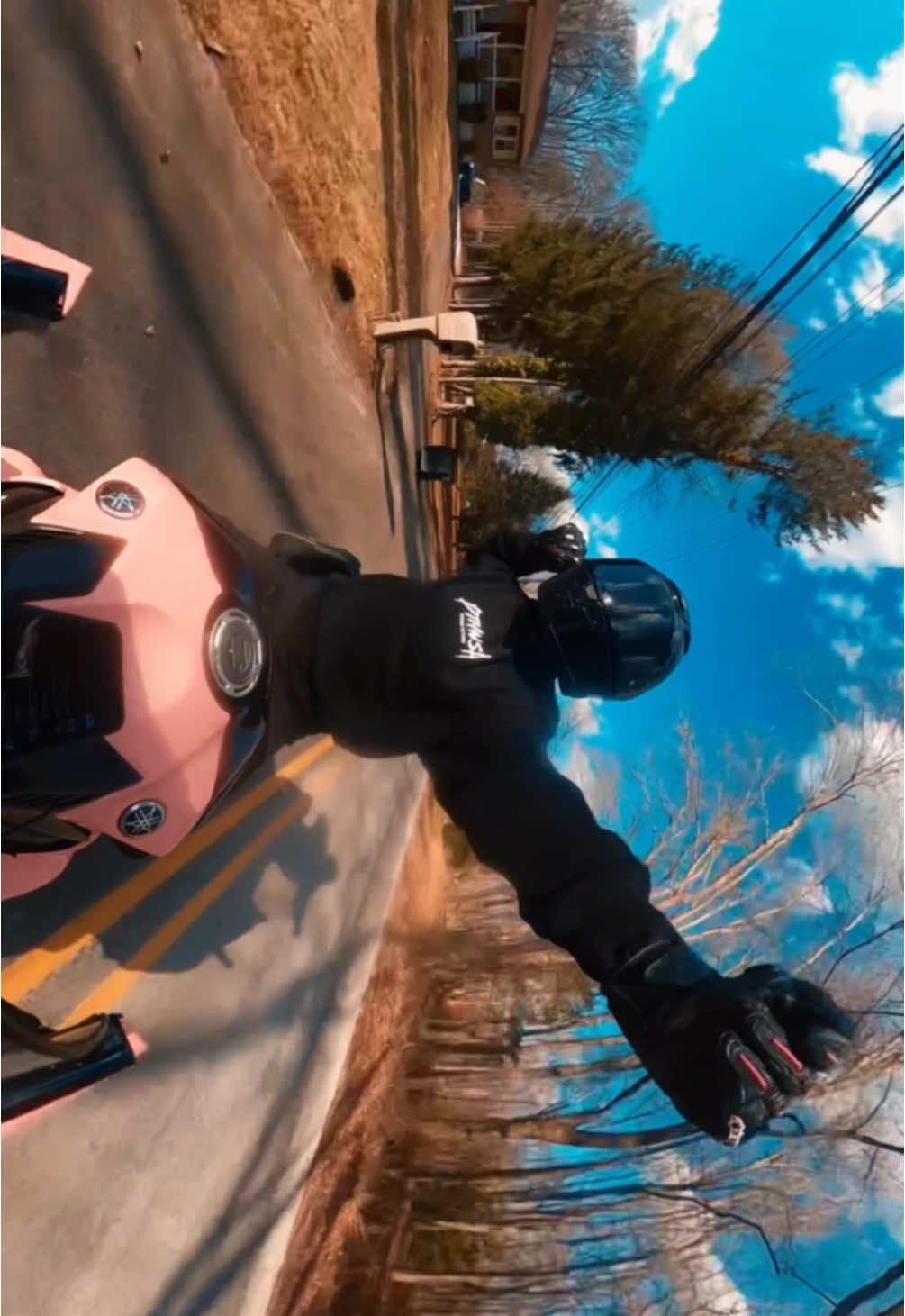 40 degrees and Vibin 🥶#yamahar1 #bikergirl #r1 #pinkbike #pinkr1 