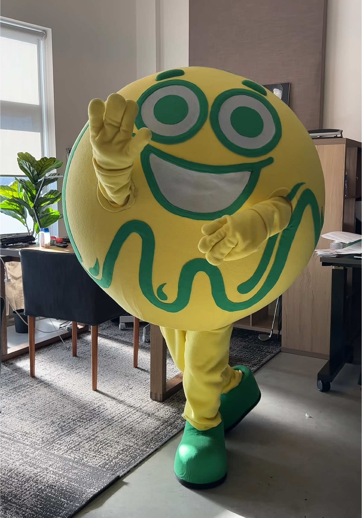 Wait ! I do love you  #fyp #foryou #dance #mascot #donut #donuts #office #work #donutshop #leesdonut #vancouver #canada 