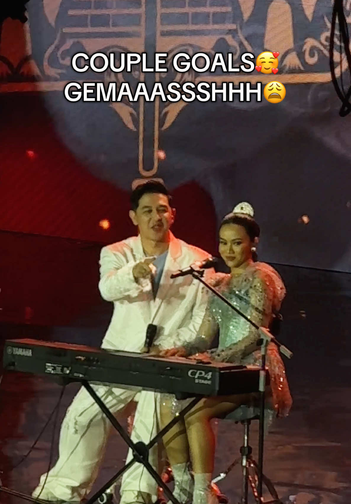 Gemashh bgt mereka bikin iri😂🫵🏻 apalagi bagian akhirnya❤️‍🔥 #konserbingah #yurayunita #konsermusik #fyp #4u #concert  #konserjakarta #foryoupage #konserbingahyura #donnemaula #couplegoal #coupletiktok #concertcheck #fypシ゚  #couplegoals❤️ @Yura Yunita 