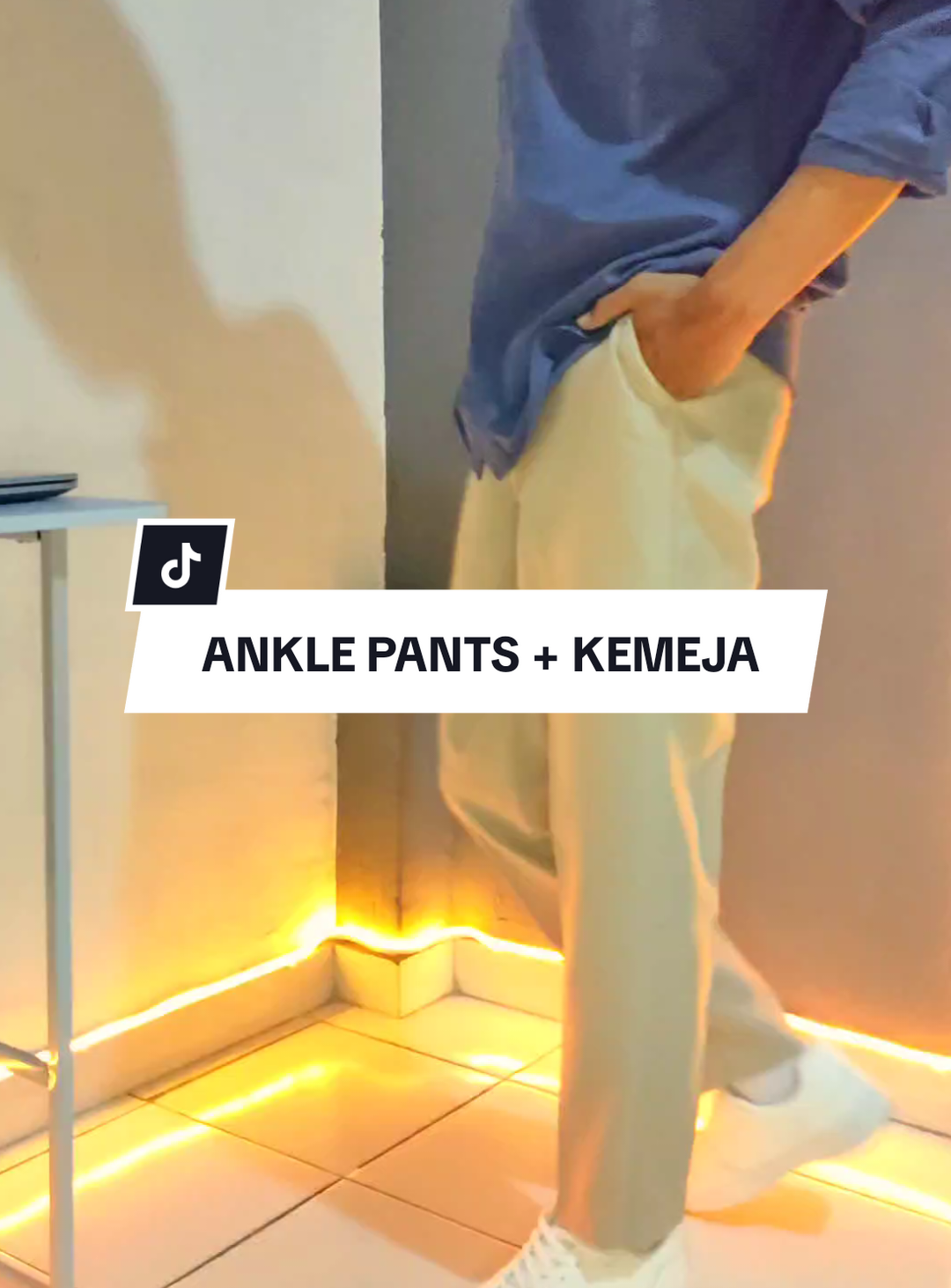 ankle pants cream × kemeja blue #outfitcowok #outfitlebaran #outfitsimple #anklepants #celanapria #koreastyle 