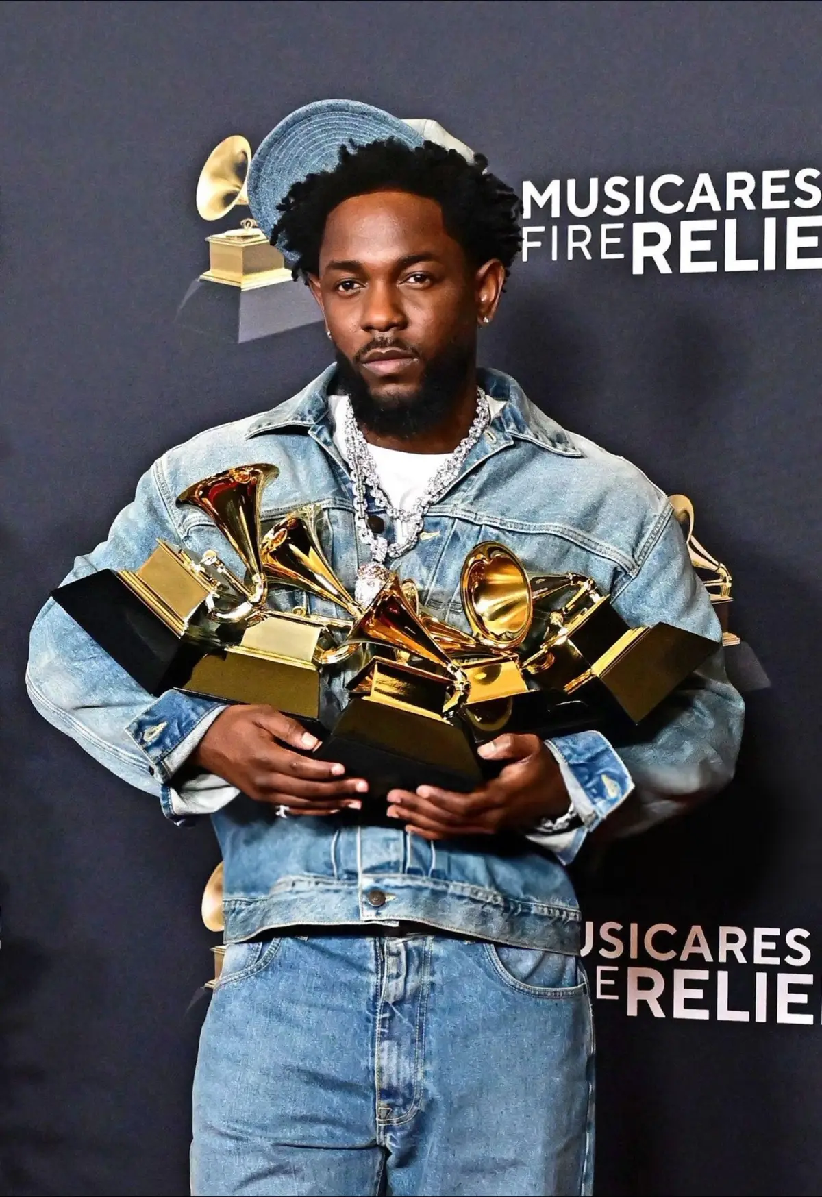 Kendrick Lamar swept all 5 categories he was nominated in! -SONG OF THE YEAR -RECORD OF THE YEAR -BEST RAP SONG -BEST RAP PERFORMANCE -BEST MUSIC VIDEO @Kendrick Lamar #KendrickLamar #NotLikeUs #Grammys #Grammys2025 #SuperBowl 