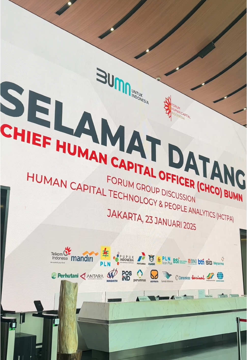 Semangat pagi sobat FHCI! FHCI sukses melaksanakan program Kerja Bidang 6 HC Technology & Infrastructure FHCI yaitu penyusunan Guidance Human Capital Technology People Analytics (HCTPA) pada tanggal 23 januari 2025 di Telkom Landmark Tower.  Bersama para ahli di bidang SDM, kita telah merumuskan panduan yang komprehensif untuk pengelolaan sumber daya manusia berbasis teknologi di BUMN. Terimakasih kepada para pembicara yang telah memberikan insight menarik, serta para tamu undangan dari berbagai BUMN yang turut menghadiri acara tersebut. Sampai bertemu di acara seru lainnya! #BUMNUntukIndonesia #SobatFHCI #fhcibumn 