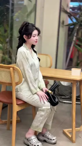 Mặc bộ quần áo mát mẻ thấy mình cũng mát mát luôn 🥲🥲🥲#viralvideo #xuhuong #pizama 