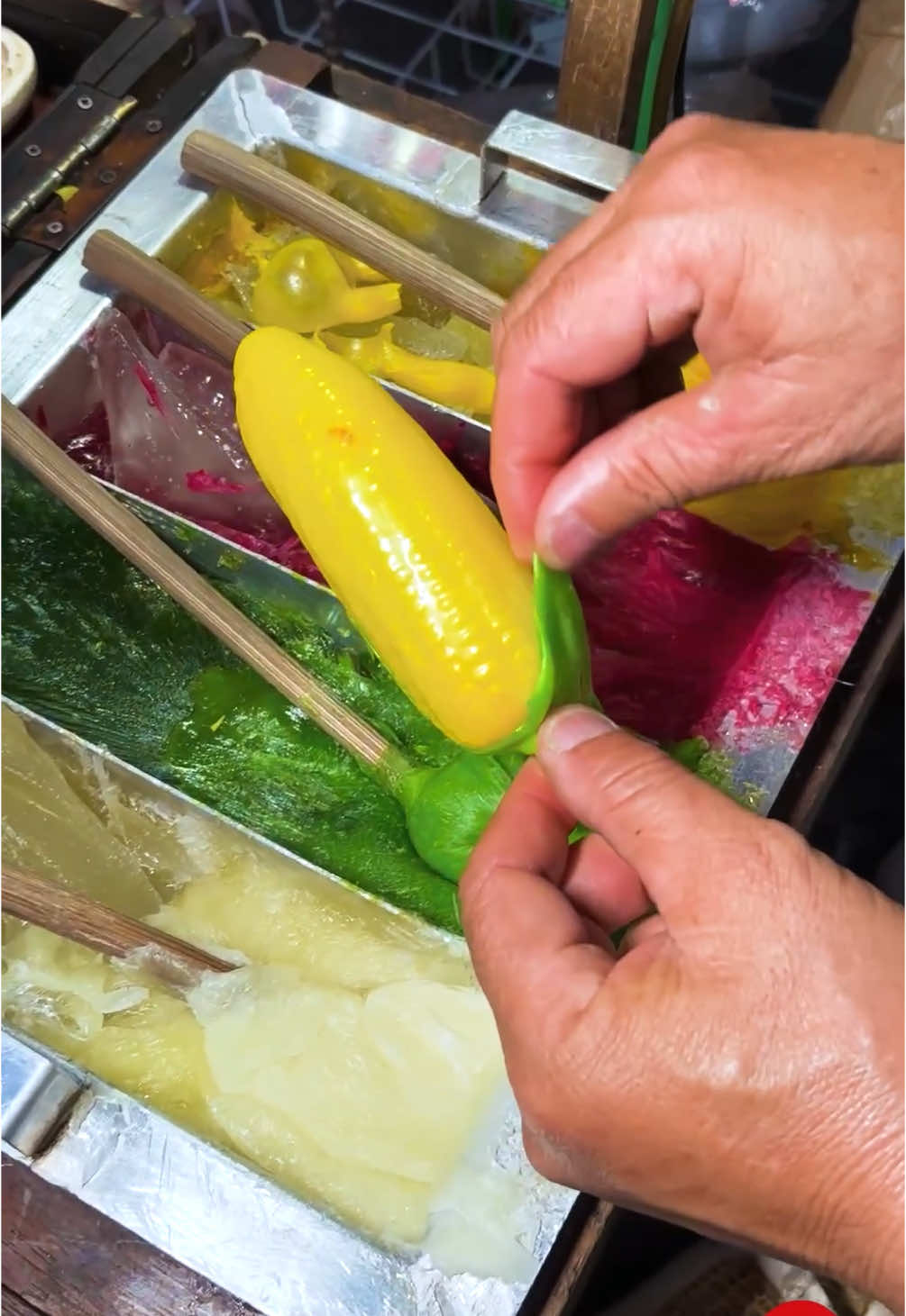 Amazing Skills in Making Corn Shape of Colorful Handmade Candy #asiantable #streetfood #thaistreetfood #thailandstreetfood #น้ำตาลปั้นโบราณ #งานเกษตรแฟร์68