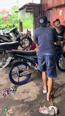 Sing penting si mbah suarane gahar 🤣🤣🤣 #jupitermxold #lc135 #mxoldmenolakpunah #jupitermx135 #mxsoloraya #jupitermxmodifikasi #mx200cc #mxsolostyle #fyp #xybca #fypシ 